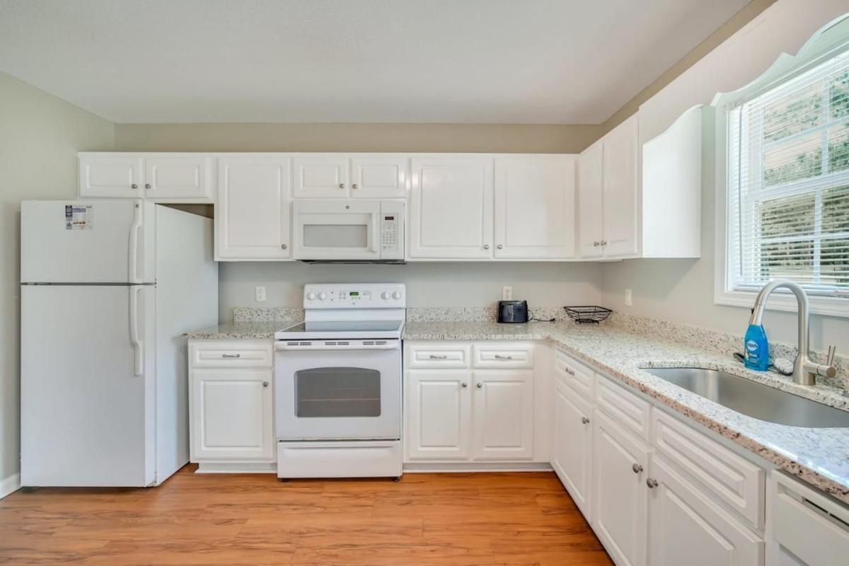 Charming Gray Home- 5 Mins From Gsu! Statesboro Eksteriør billede