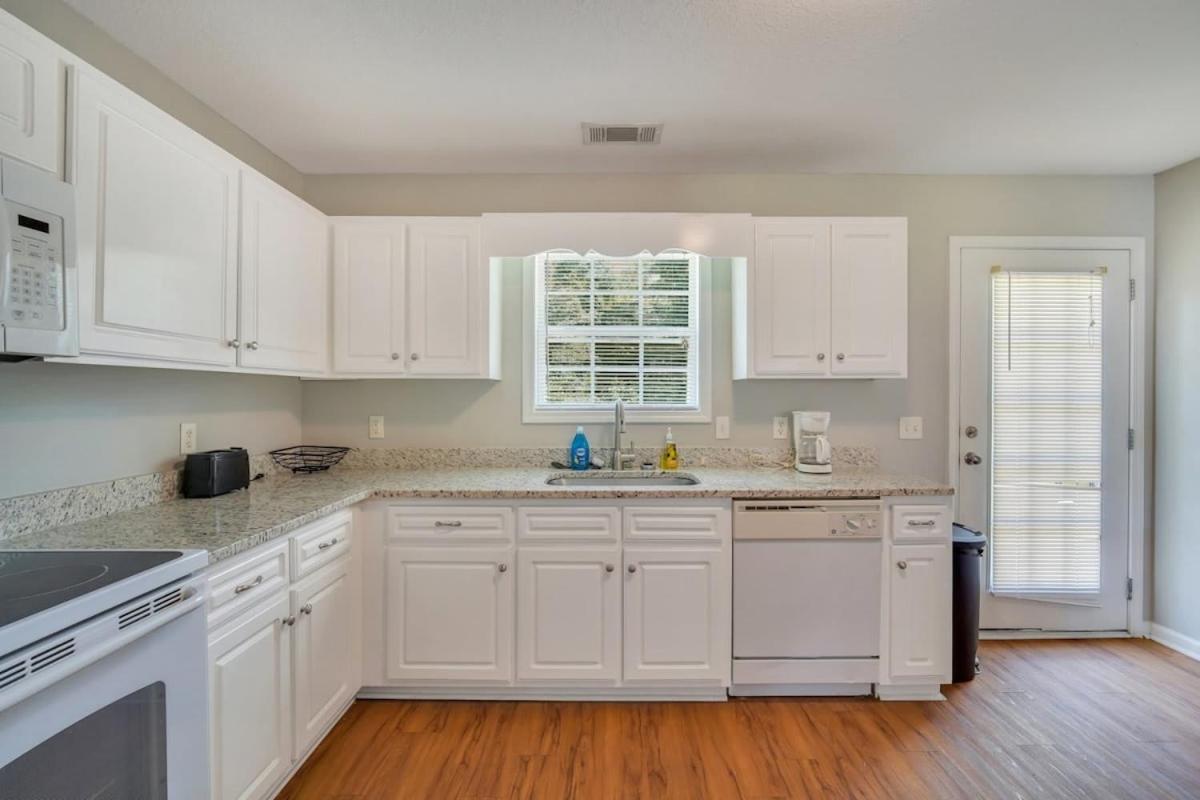 Charming Gray Home- 5 Mins From Gsu! Statesboro Eksteriør billede